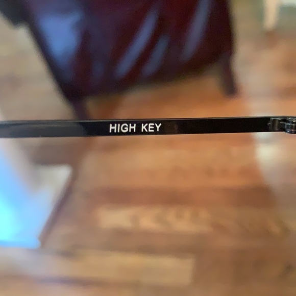 Quay High Key sunglasses with original box & cloth - Picture 2 of 5